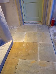 Realizace kamenné dlažby, kamenného schodiště a kamenných futer v Praze na Malé Straně