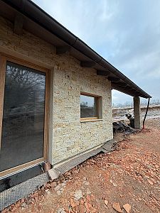 Realizace pískovcových obkladů budov, obložení soklu, zdí a bazénových zídek Královéhradecko