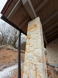 Realizace pískovcových obkladů budov, obložení soklu, zdí a bazénových zídek Královéhradecko