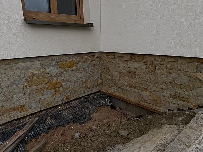 Realizace pískovcových obkladů budov, obložení soklu, zdí a bazénových zídek Královéhradecko