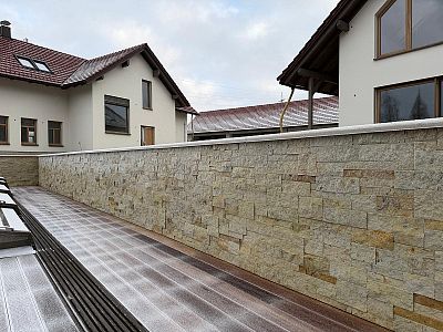 Realizace pískovcových obkladů budov, obložení soklu, zdí a bazénových zídek Královéhradecko