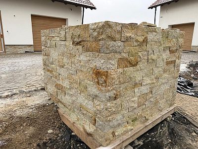 Realizace pískovcových obkladů budov, obložení soklu, zdí a bazénových zídek Královéhradecko