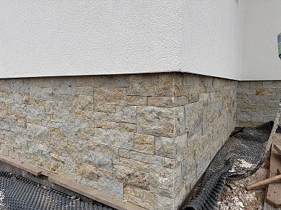 Realizace pískovcových obkladů budov, obložení soklu, zdí a bazénových zídek Královéhradecko