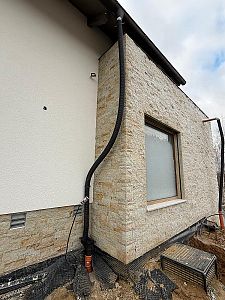 Realizace pískovcových obkladů budov, obložení soklu, zdí a bazénových zídek Královéhradecko