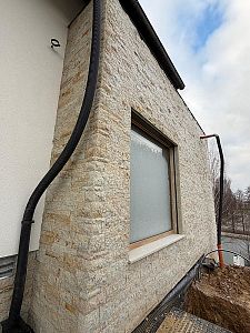 Realizace pískovcových obkladů budov, obložení soklu, zdí a bazénových zídek Královéhradecko