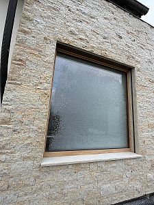 Realizace pískovcových obkladů budov, obložení soklu, zdí a bazénových zídek Královéhradecko