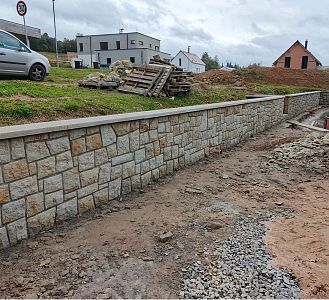 Realizace schodů a opěrných zdí z kamene v Letohradu