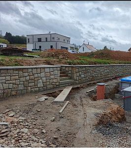 Realizace schodů a opěrných zdí z kamene v Letohradu