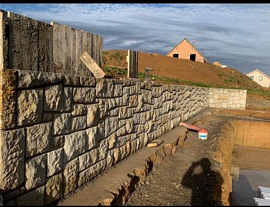 Realizace schodů a opěrných zdí z kamene v Letohradu