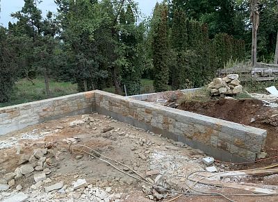 Stavba kamenných opěrných zídek v Praze