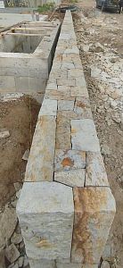 Stavba kamenných opěrných zídek v Praze