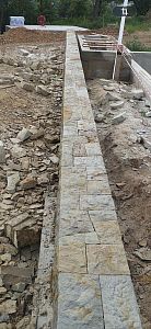 Stavba kamenných opěrných zídek v Praze