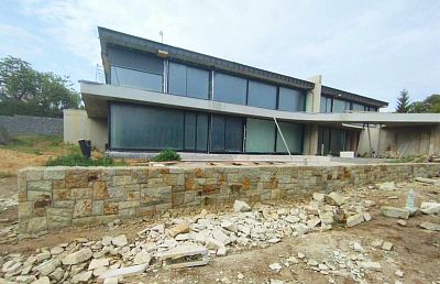 Stavba kamenných opěrných zídek v Praze